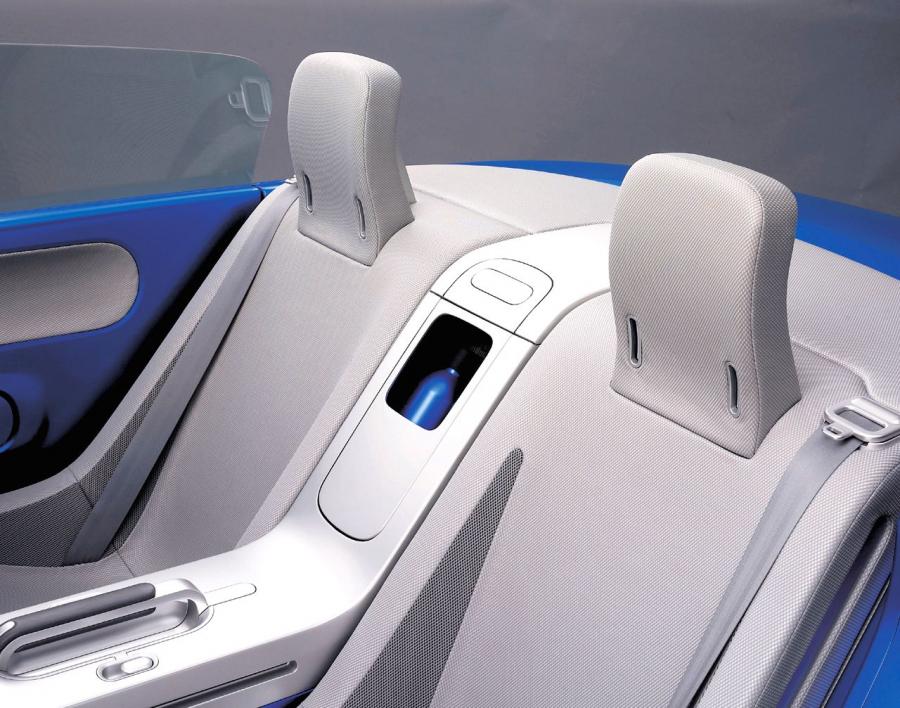 Детали интерьера Mazda Ibuki Concept 2003 года  (фото 10 из 18)